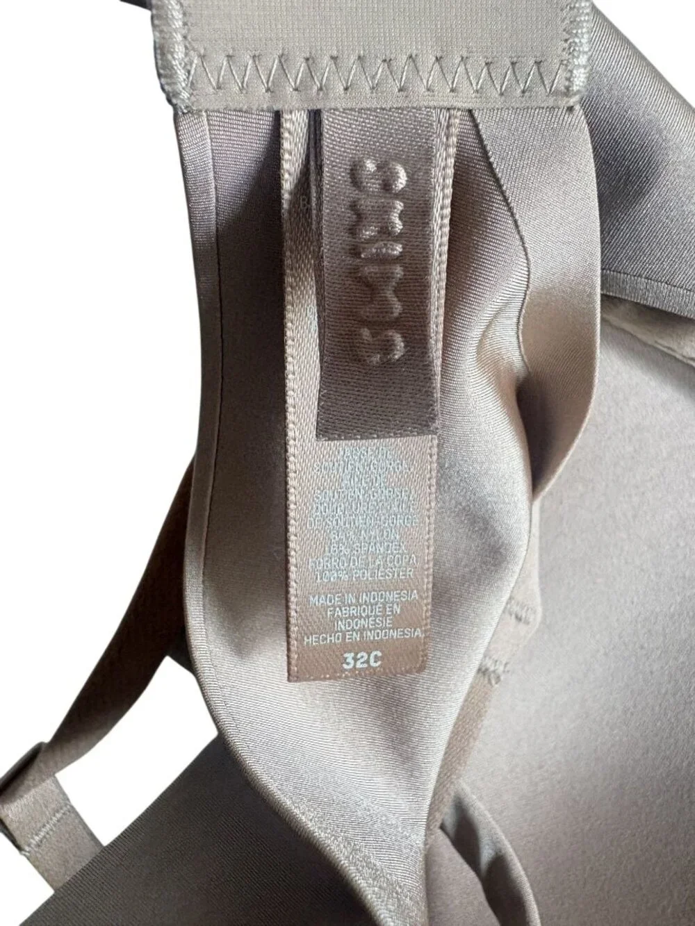 SKIMS Ultimate Bra Nipple Push Up Plunge Bra in Clay - Picture 3 of 3